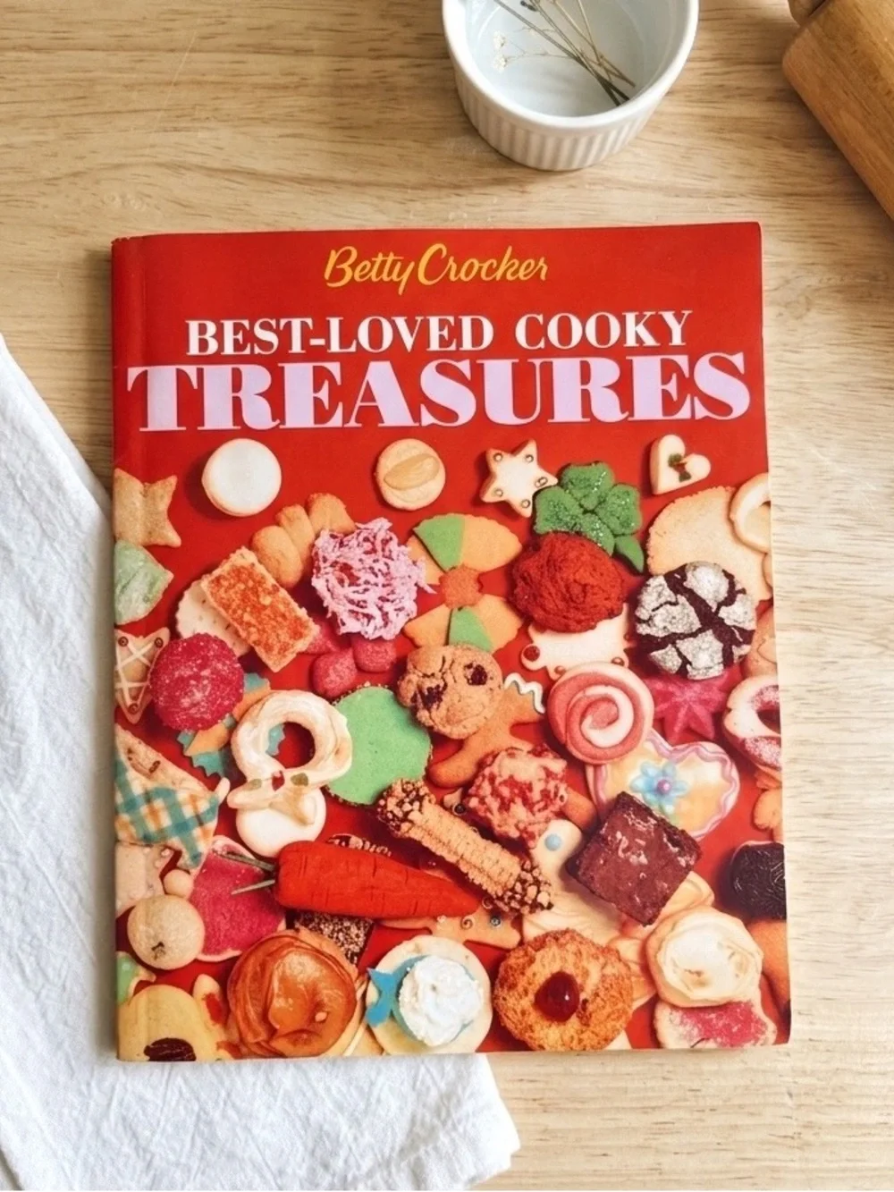 Vintage Betty Crocker Best-Loved Cooky Treasures 2005 Paperback 1963 Retro